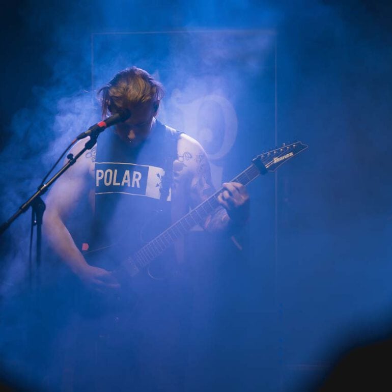 Foto von Gitarrist Live Artemis Rising