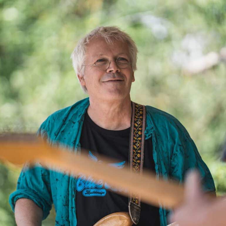 Foto von Bassist live Konzert