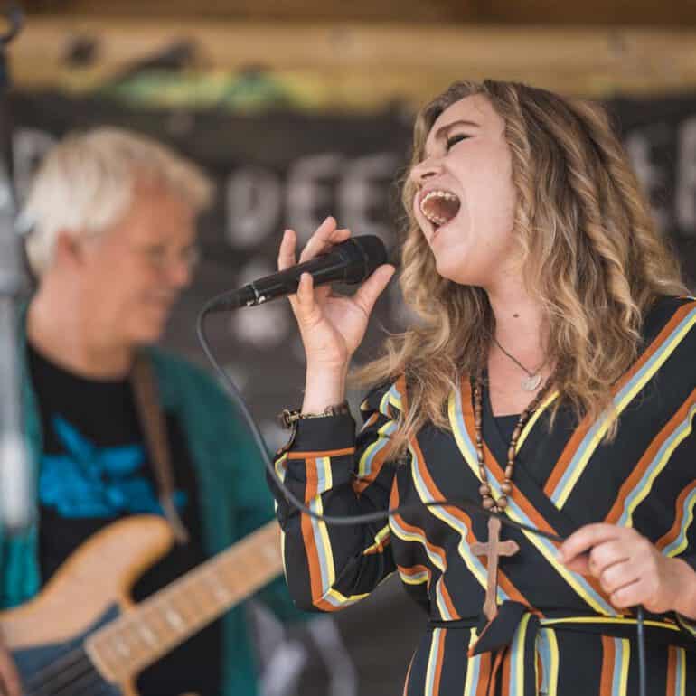 Foto von Sängerin Heidi Joubert live